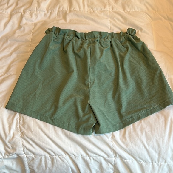 Shorts - Picture 3 of 4